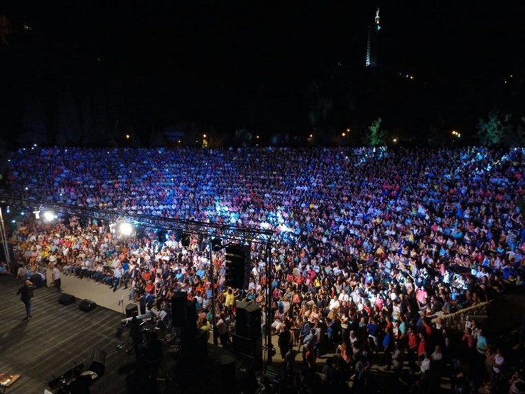 Naji Osta pulls off an EPIC concert in Zahle with more than 7000 spectators